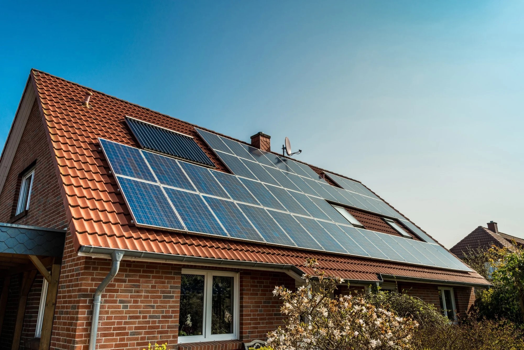 Should You Get a Battery Backup With Solar Panels